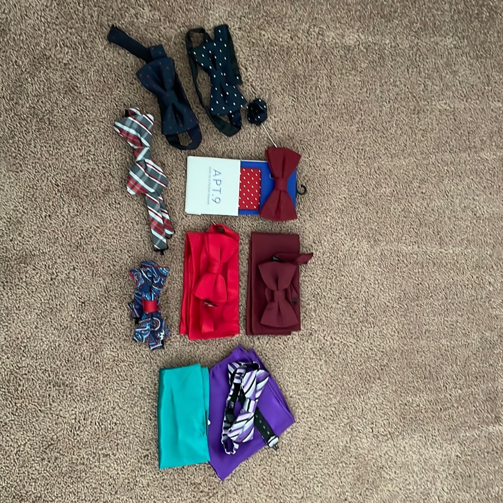 Mens Bow Ties and Pocket Squares